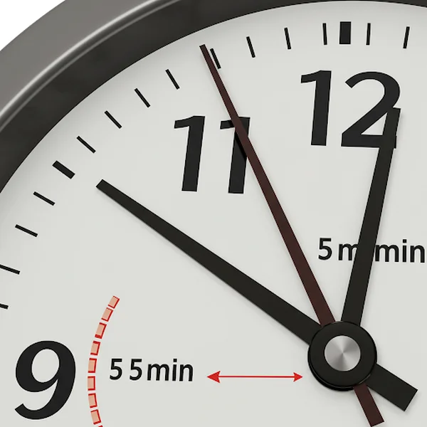 Alt text: Détail du cadran montrant les graduations des minutes et les marques de 5 minutes.